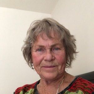 Meet your Posher, Lois